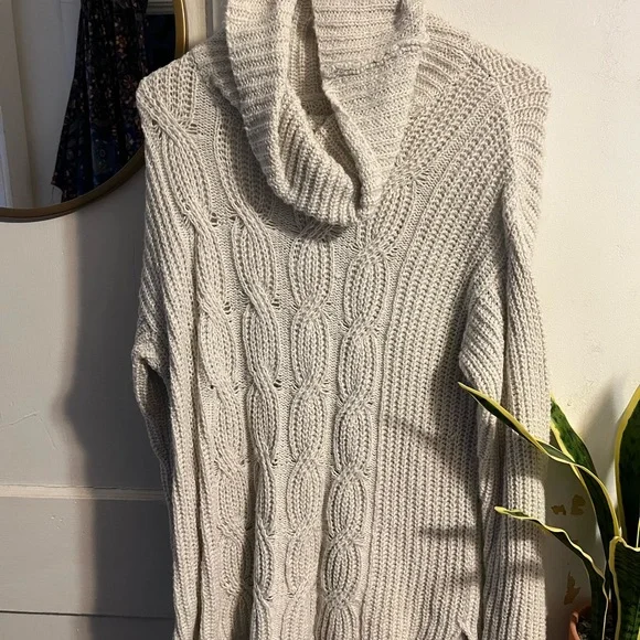 Sweater - Picture 1 of 2